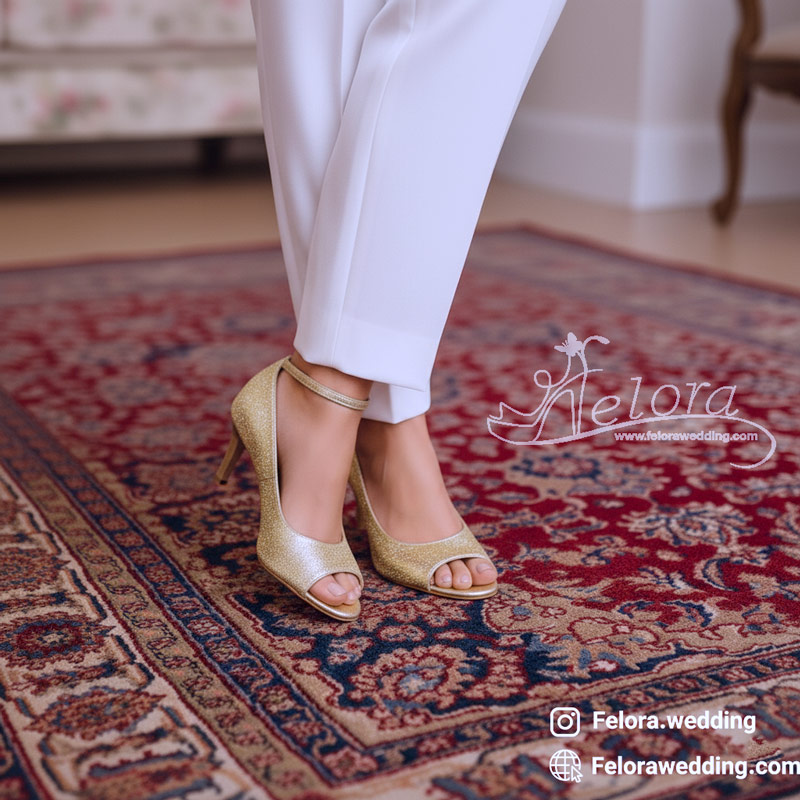  کفش عروس طلایی نماد ثروت و شکوه و نقره‌ای نماد زیبایی و مدرنیته است.