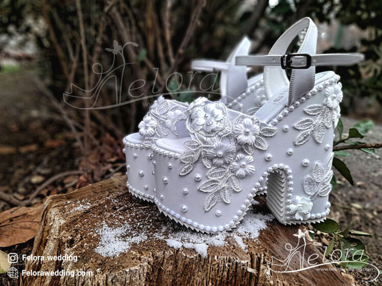 صندل جادویی عروس تزئین شده با دانتل و مروارید 