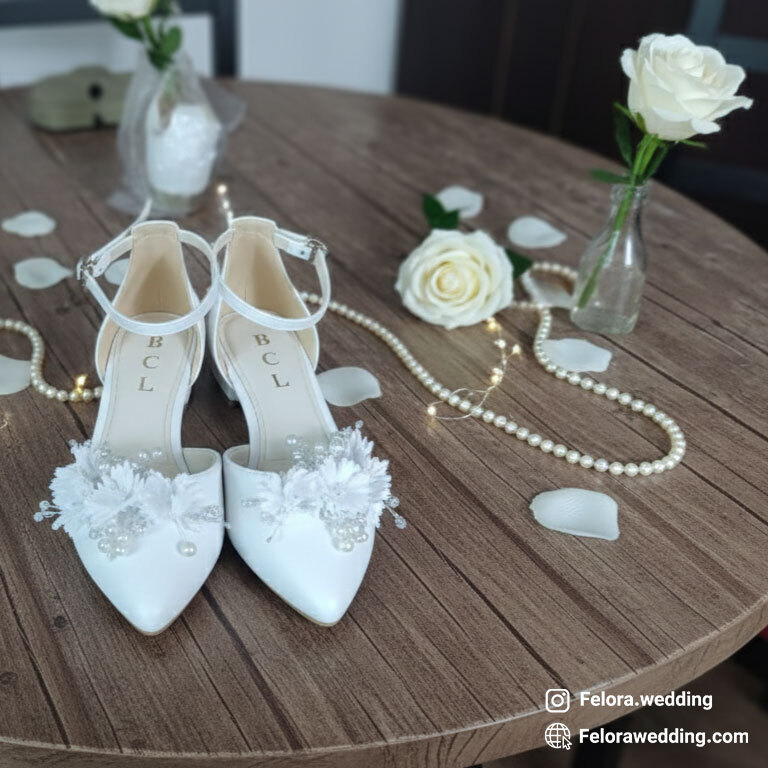  کفش تخت عروس مدل گل ریسه ای به همراه گردنبند | کد 0601 