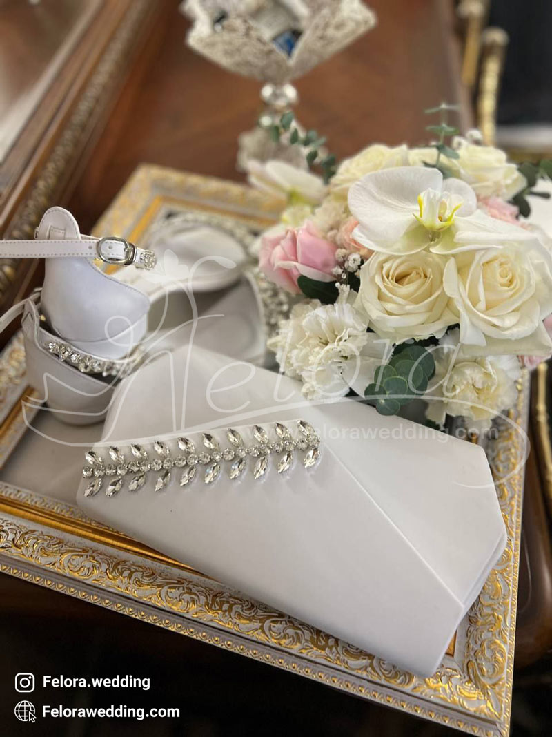 تصویر کفش و کیف عروس تزیین شده