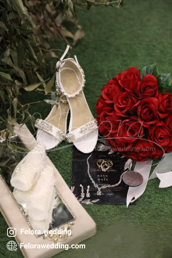 کفش عروس و دسته گل عروس